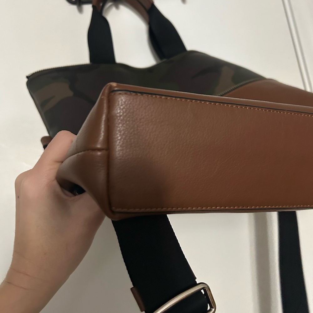 Coach Charles fold over leather bag - Picture 5 of 13